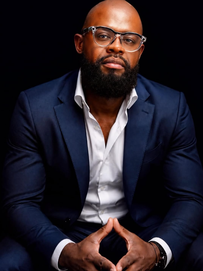 Israel Abreu — Black Manager